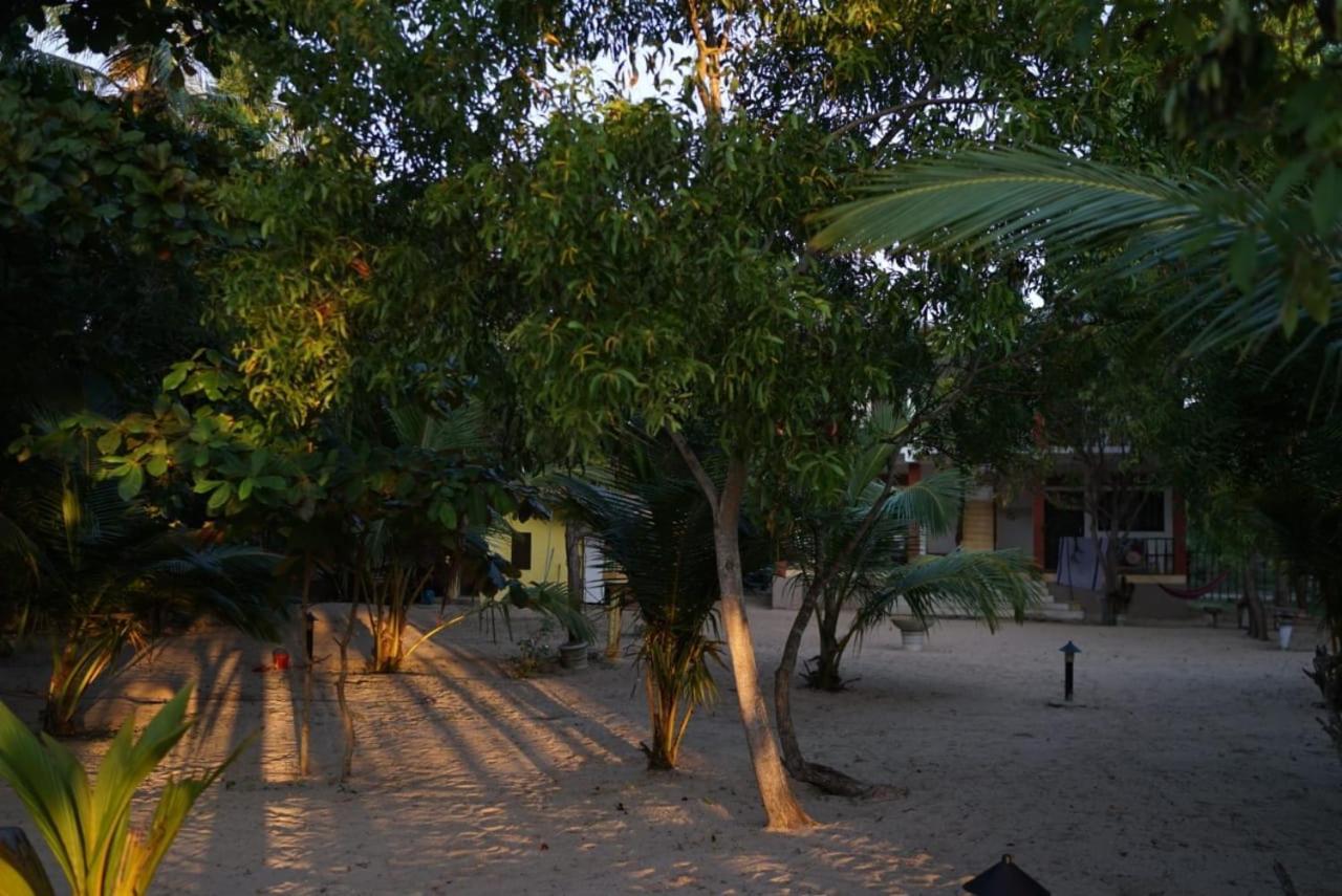 Aloha Beach Resort Tangalle Exterior photo